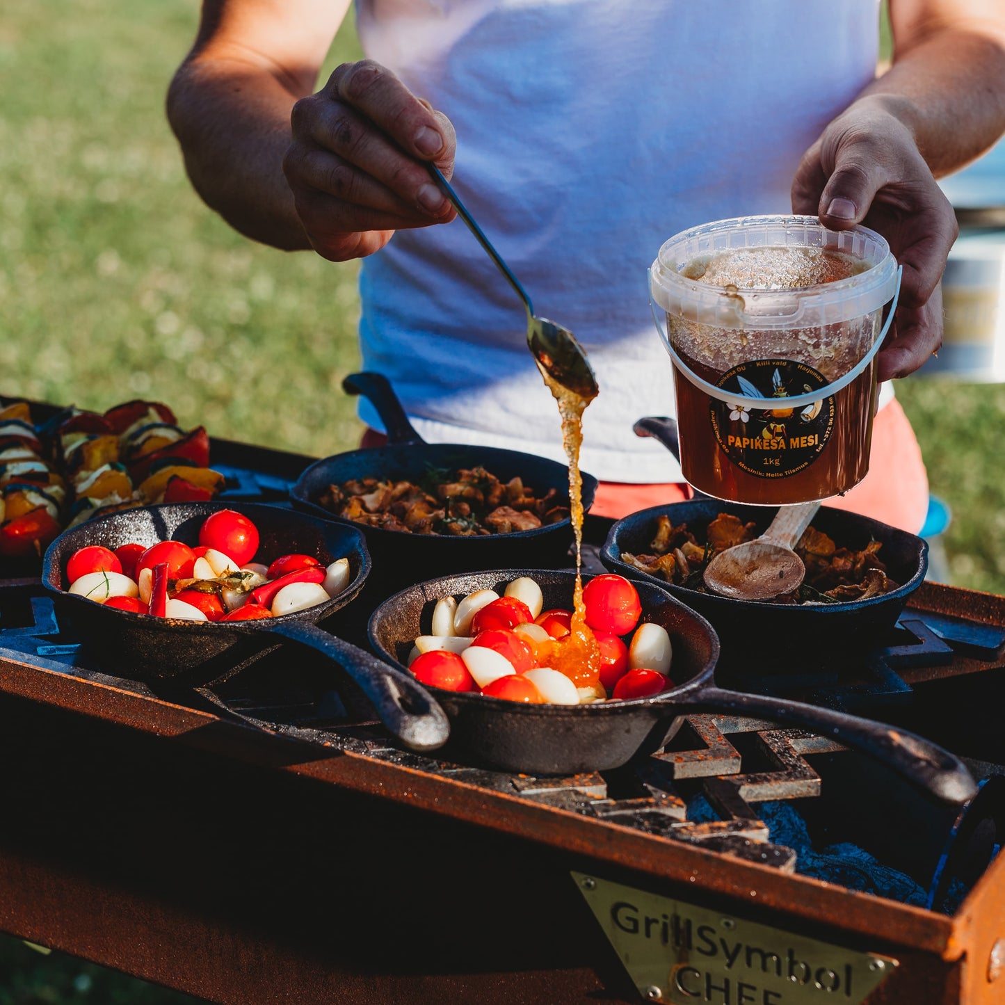 GrillSymbol Charcoal Grill Naked Chef